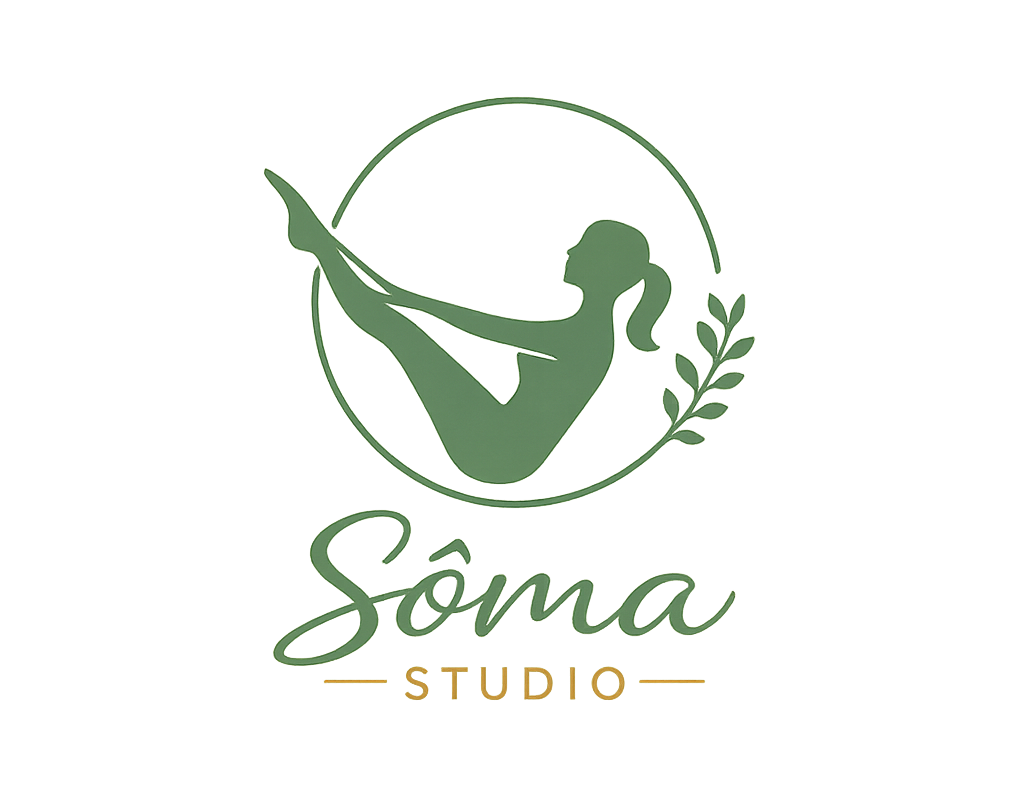 Logo officiel de Sôma Studio Bruz, représentant une silhouette de femme de couleur verte faisant un "V Pilates".